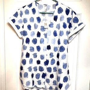 NWT Noracora Blue & White Scalloped V-neck Button Down Blouse, M, Short Sleeve
